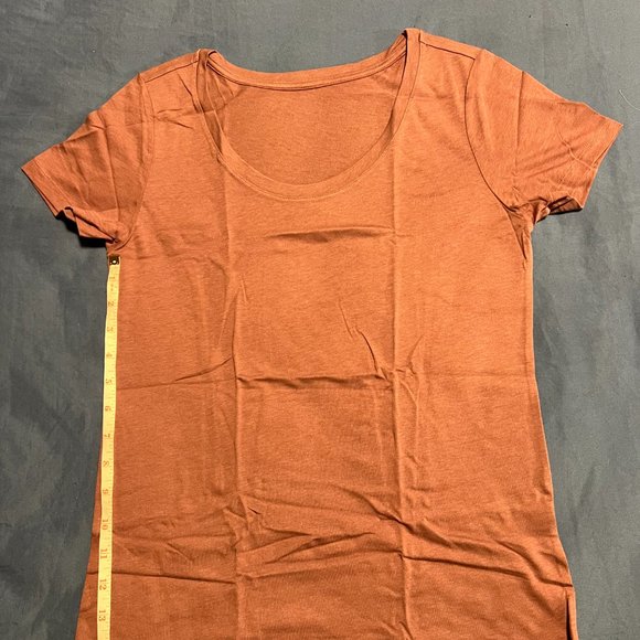 ๐ธ NWT UNIQLO CREW NECK T-SHIRT PURPLE ๐ธ - Picture 5 of 6